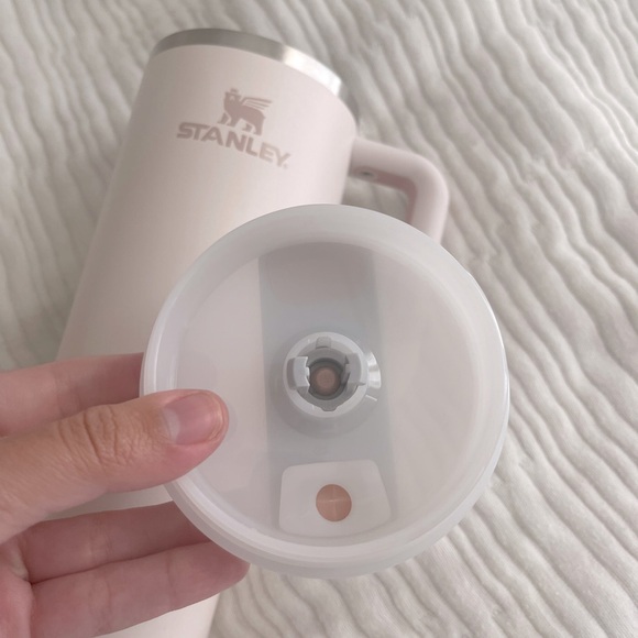 SOLD Stanley 2.0 40 oz pink quarts - Picture 4 of 4